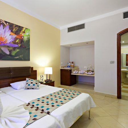 เดอะทรี คอร์เนอร์ส รีฮานา รีสอร์ต เอล กูนา Hotel เอลกูนา ภายนอก รูปภาพ